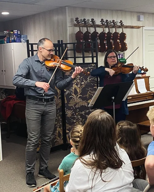 Violins & More of Lynchburg hosts a Talent Night!